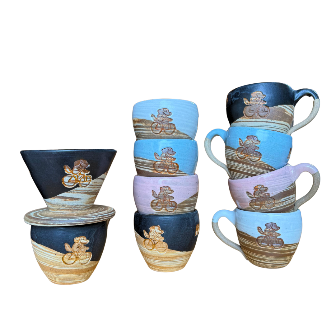 TAZA ARTESANAL MANADA MORTAL - PERRITO BLANCA