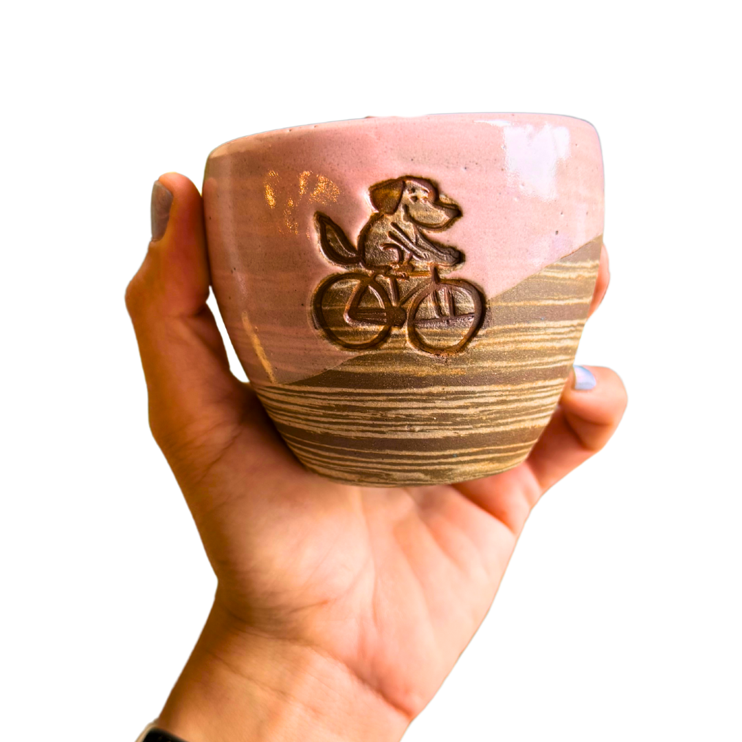 TAZA ARTESANAL MANADA MORTAL - PERRITO ROSA SIN ASA